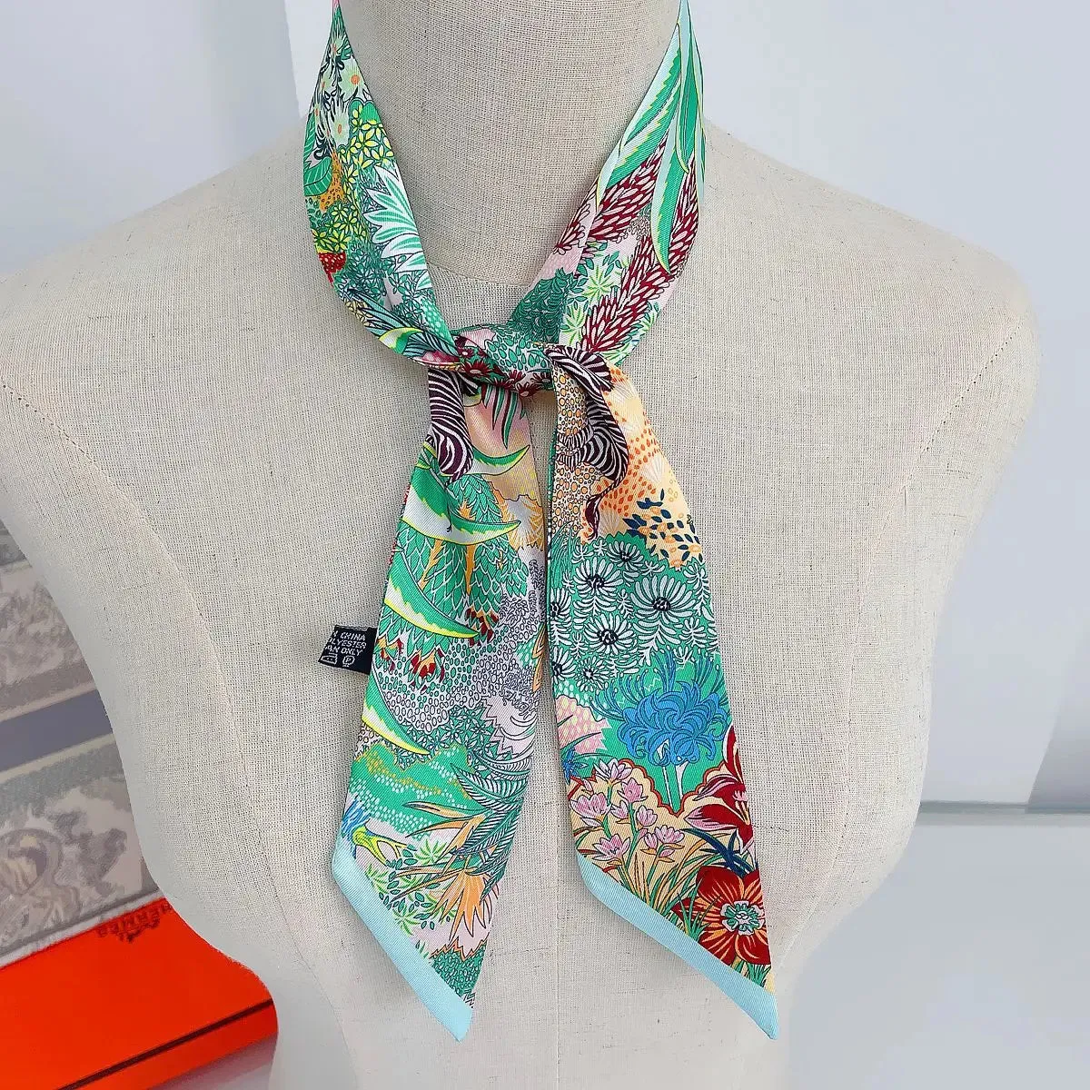 2023 Women Scarf Luxury Design Animal Silk Scarf Fashion Hair Headband Foulard Skinny Bag Scarves Neckerchief Skinny