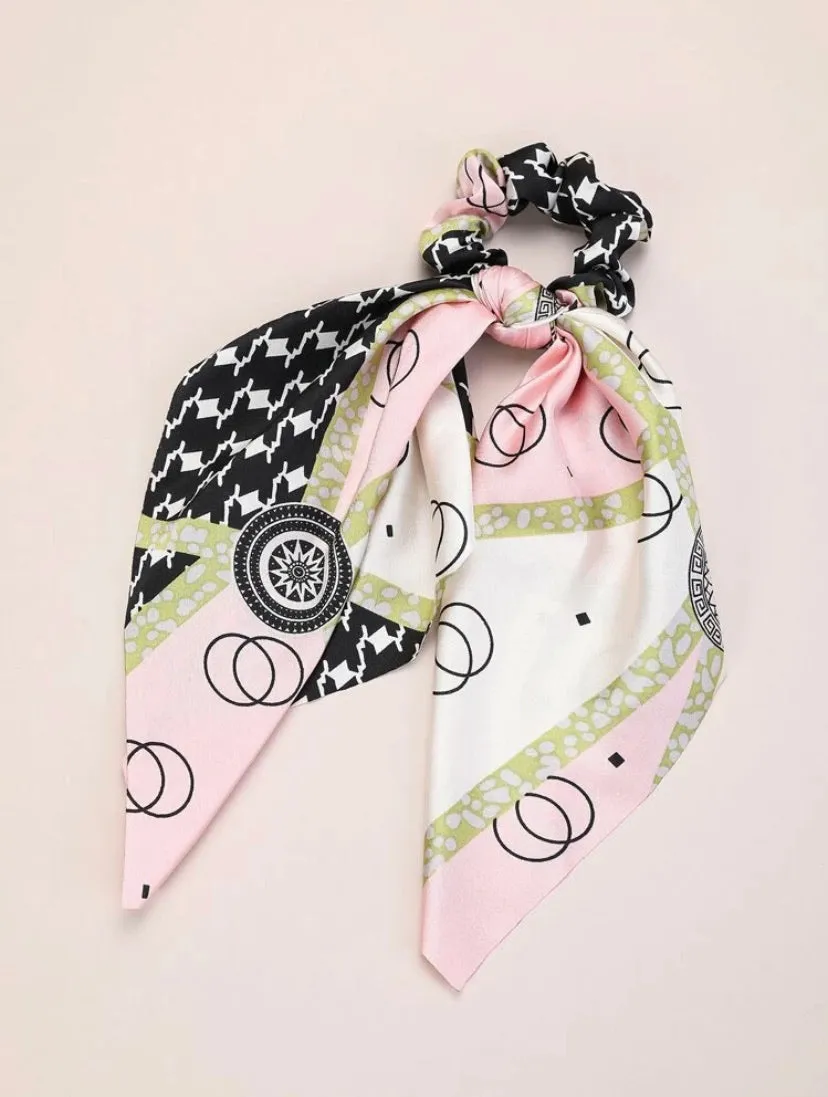 Geometrical Scrunchie Scarf