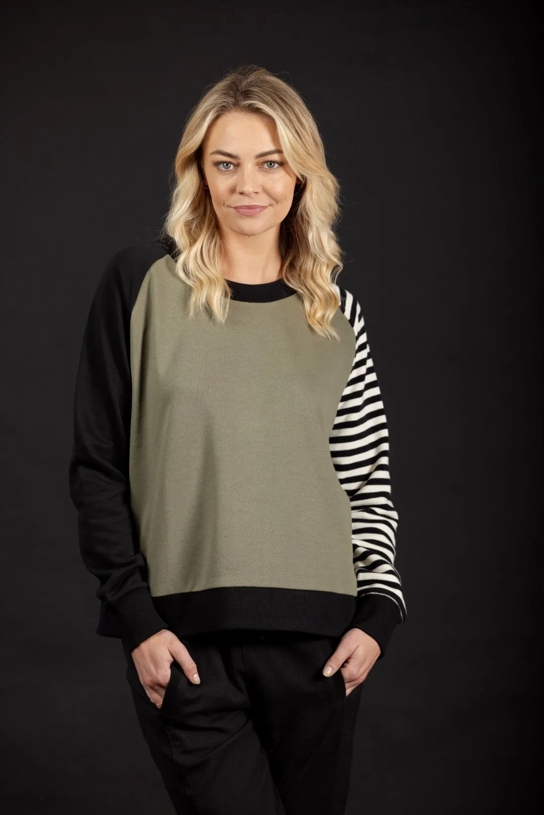 Mi Moso Maeve sweat -Khaki black stripe