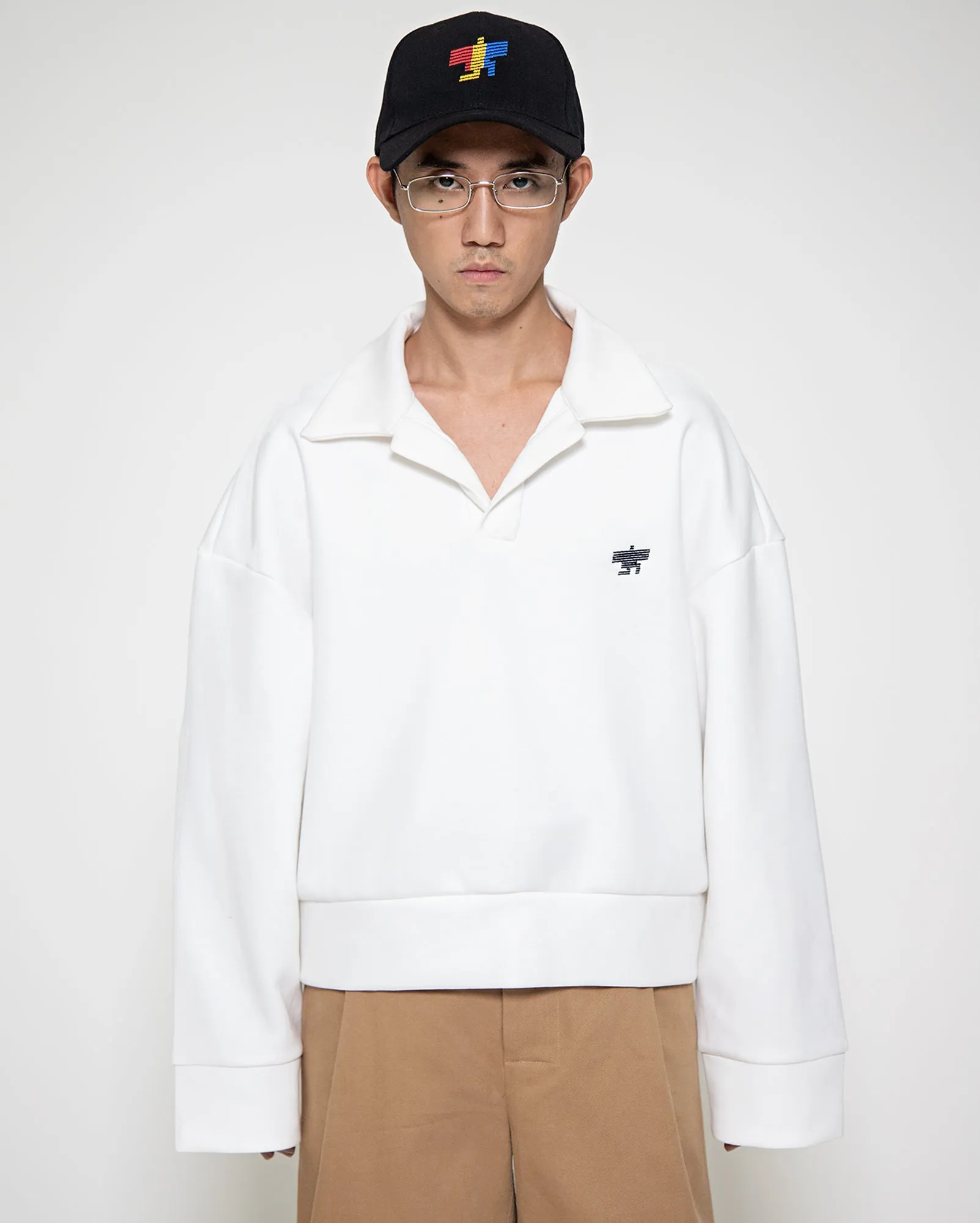 Pose Polo Sweater (White) /Bermuda Shorts (Khaki)