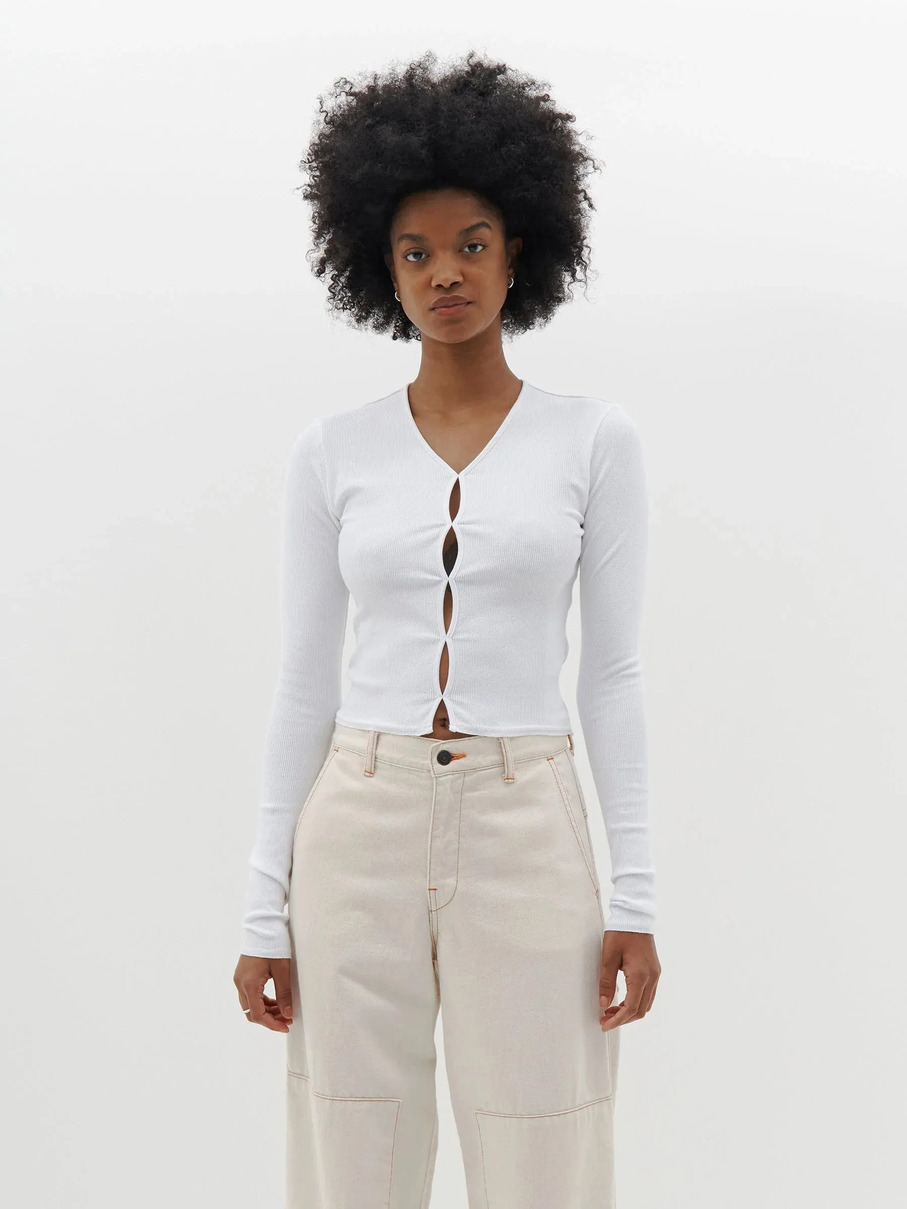 SLIM FIT CUT OUT DETAIL TOP - WHITE