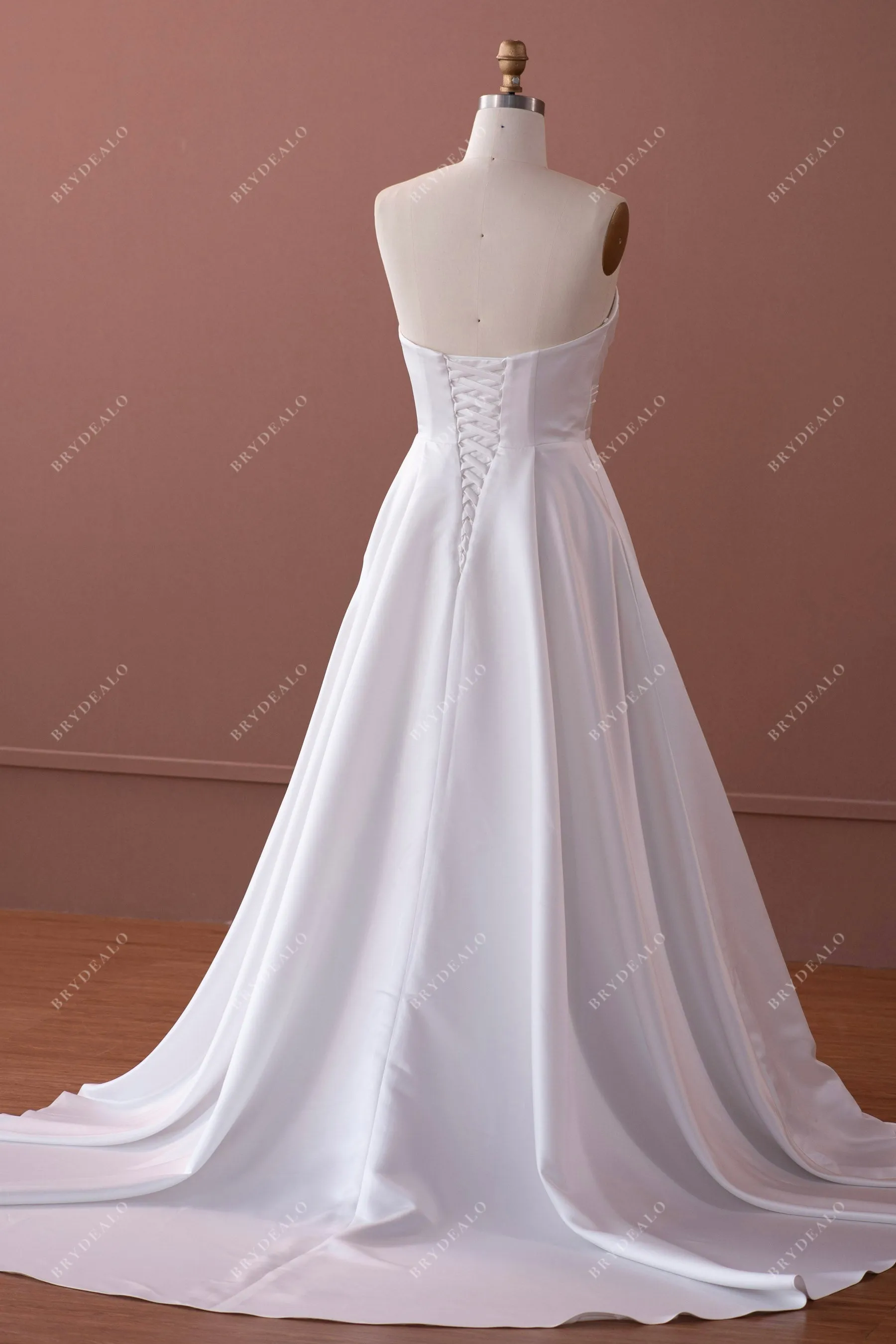 Timeless Pleated Sweetheart Neck A-line Pockets Wedding Dress